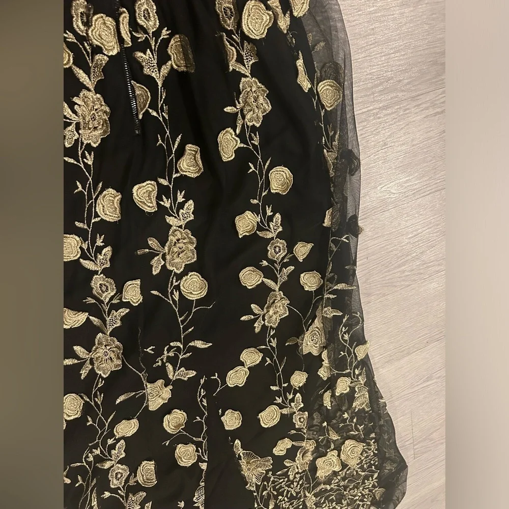 Alice + Olivia Aalihah Gown Gold Embroidered 3d Motifs Size XS